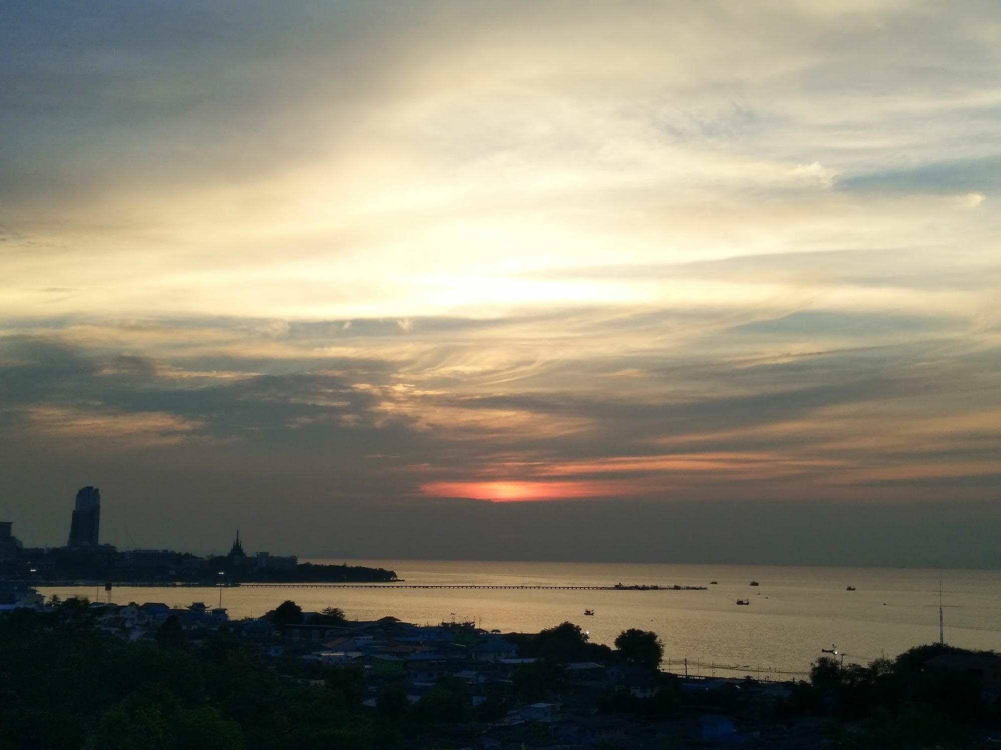 Ruenthip Pattaya Hotel Exterior photo